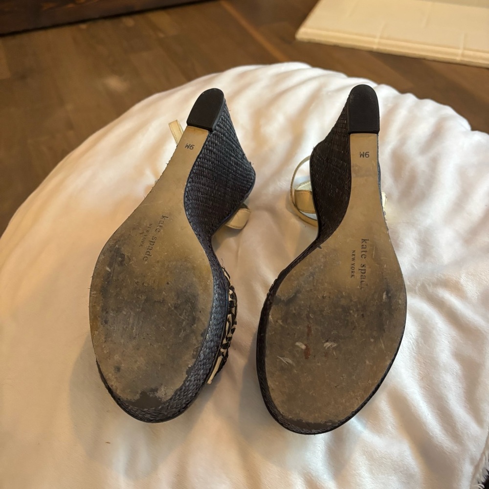 ❗️FINAL❗️Kate Spade Cream and Black Pom Pom Ankle Strap Wedges 9 - Picture 8 of 10
